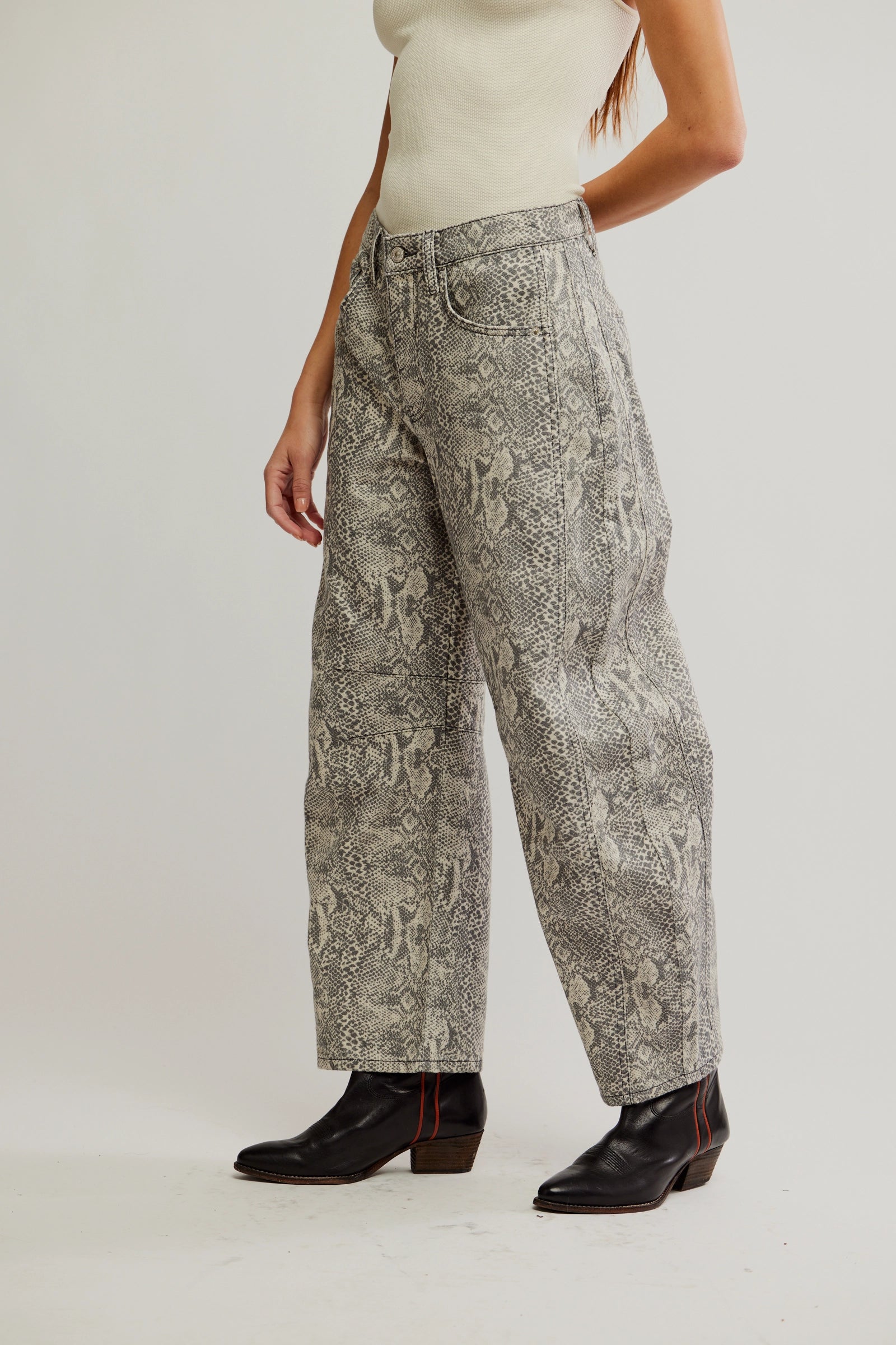 Good Luck Printed Barrel Jean