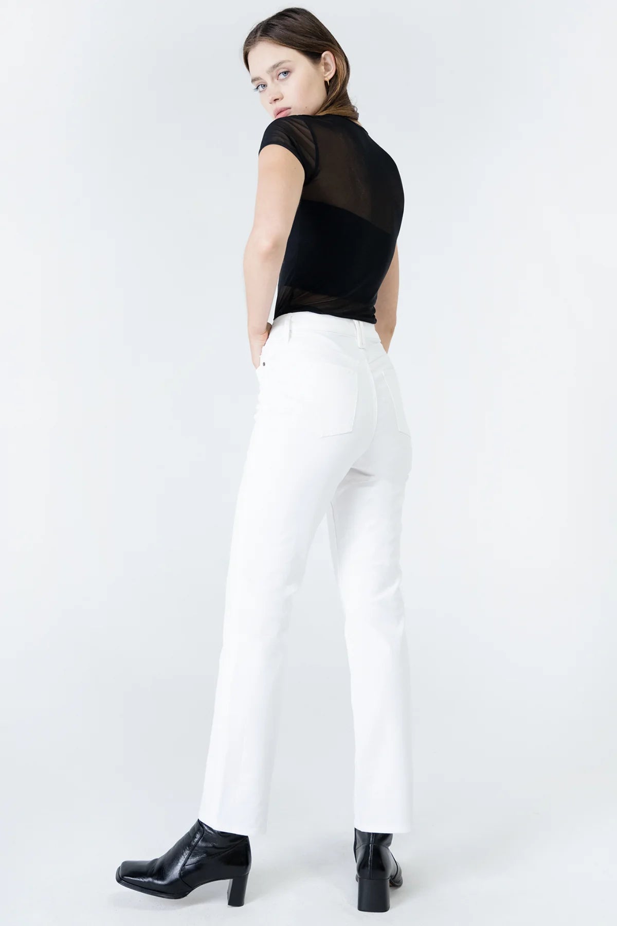 WILLA High-Rise Mom Fit Straight Leg in Halo