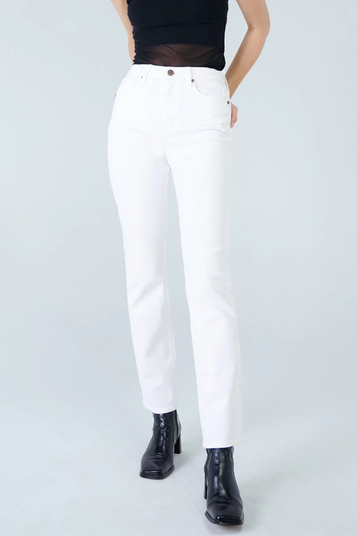 WILLA High-Rise Mom Fit Straight Leg in Halo