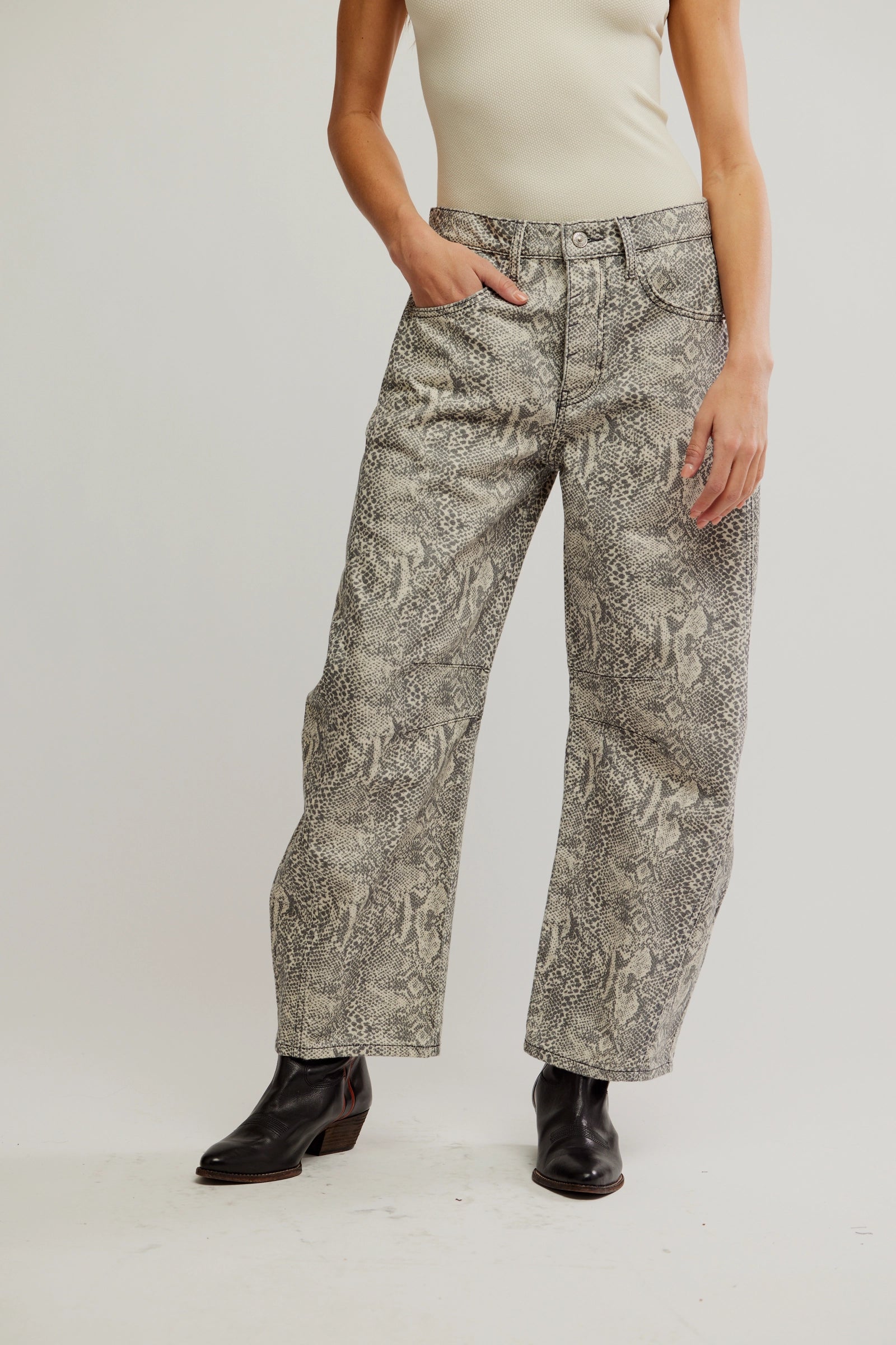 Good Luck Printed Barrel Jean